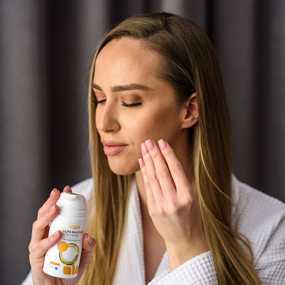 Oil balm for facial cleansing