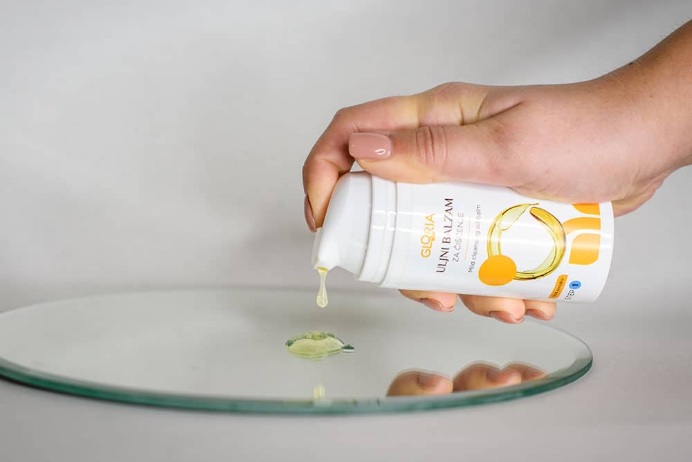 Oil balm for facial cleansing